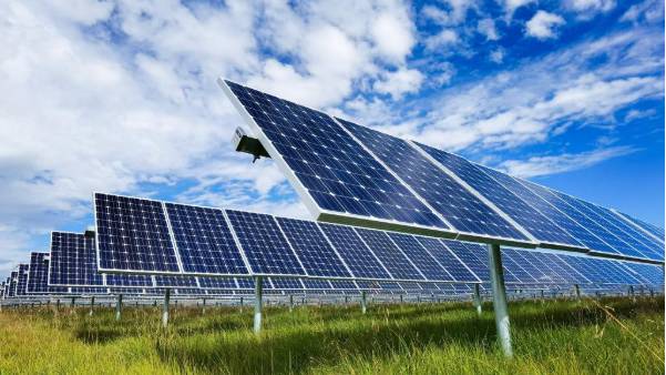 光伏地面電站全容量并網 130兆瓦“綠電”為隴原再添新翼