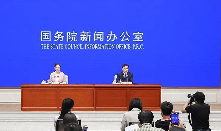 國家統計局：上半年新能源汽車、太陽能電池、移動通信基站設備產量同比分別增長111.2%、31.8%、19.8%