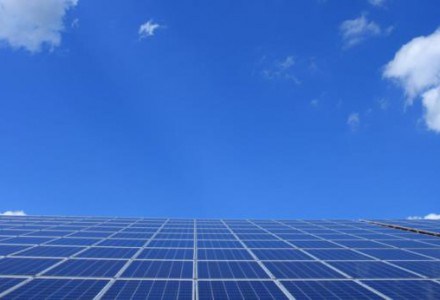 2022年上半年光伏上市公司業(yè)績預告一覽：幾家歡喜幾家愁？