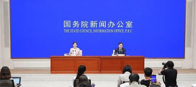 國家統計局：上半年新能源汽車、太陽能電池、移動通信基站設備產量同比分別增長111.2%、31.8%、19.8%