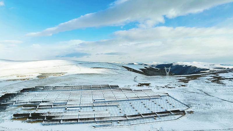 在全球最大、海拔最高的水光互補電站 上千名建設(shè)者戰(zhàn)低溫斗冰雪