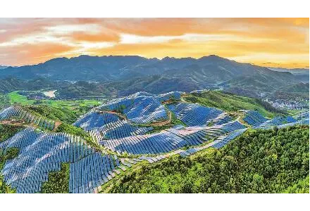 云南三峽牦牛坪復合光伏項目并網(wǎng)發(fā)電
