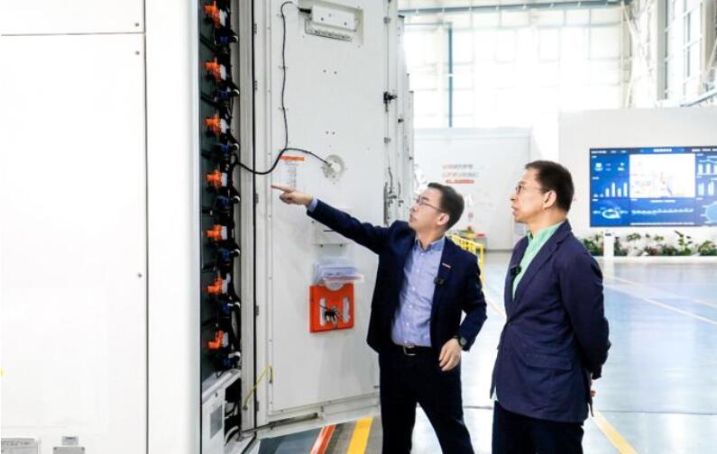 《張朝陽的物理課》走進陽光電源