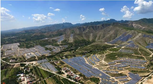 欣賞：耗資88億，綿延40公里的世界上最大光伏電站！