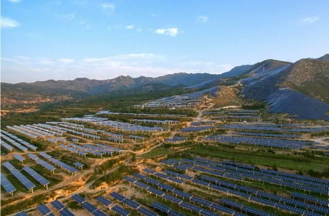 欣賞：耗資88億，綿延40公里的世界上最大光伏電站！