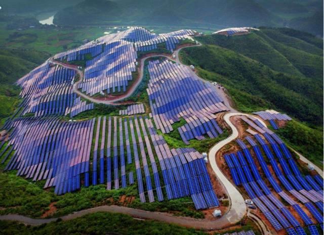 迪拜“砸錢”建世界上最大的太陽能發電基地，發電量可滿足“15萬戶”家庭的用電需求！