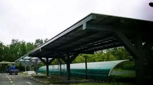 涵蓋大中小學(xué)數(shù)十所 光伏發(fā)電走進(jìn)校園 集環(huán)保、發(fā)電、裝飾于一體