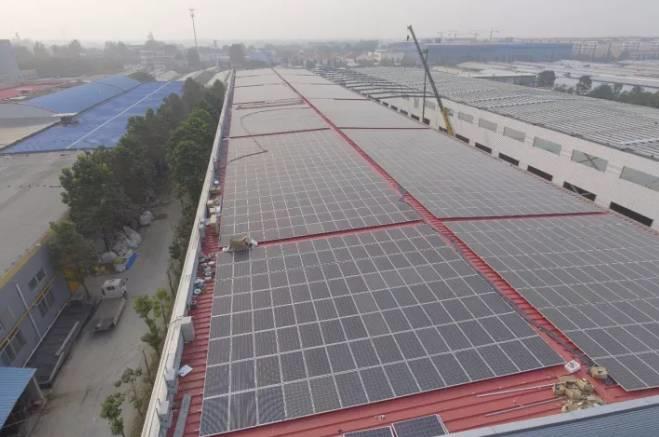 廠房屋頂上的扶貧電站 多方受益！