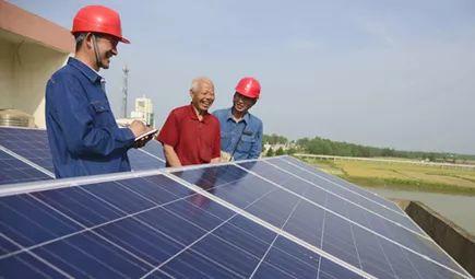 留守老人入股村級電站年入3000元，光伏扶貧讓貧困戶坐地生財！