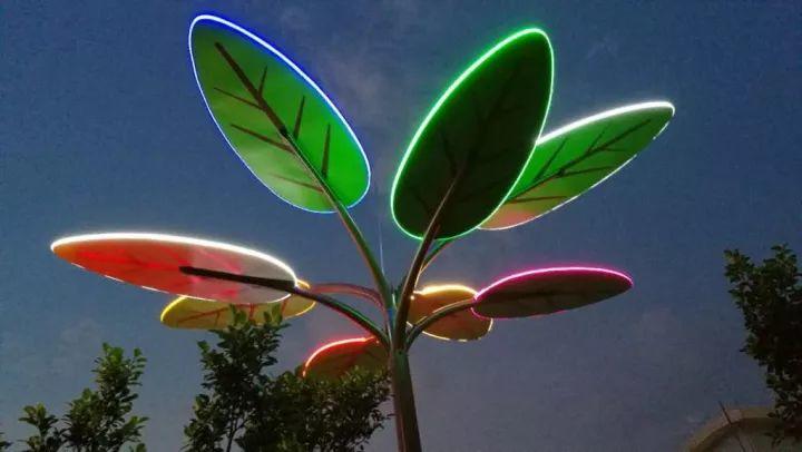 國內(nèi)首創(chuàng)“花式”仿生太陽能，公交亭365天持續(xù)供電