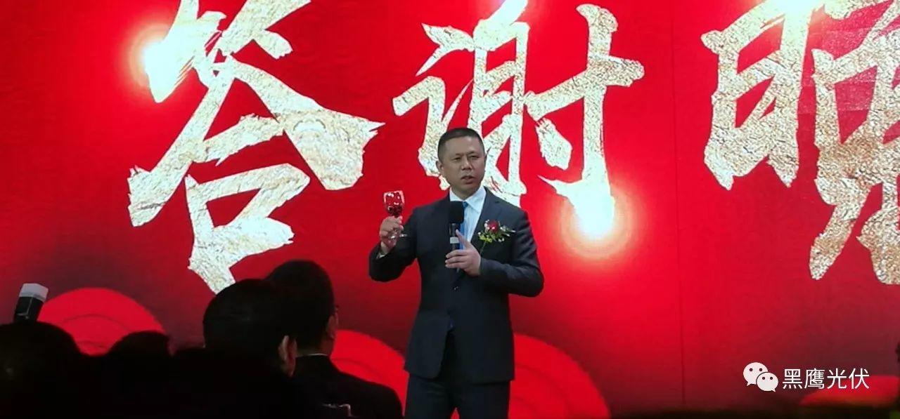 今夜，高紀凡舉起酒杯！