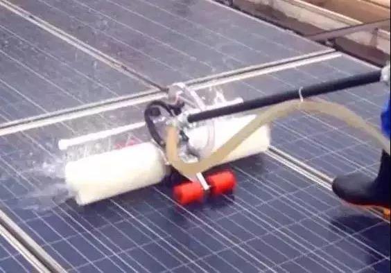 這樣清掃光伏電站灰塵，能發(fā)更多電！